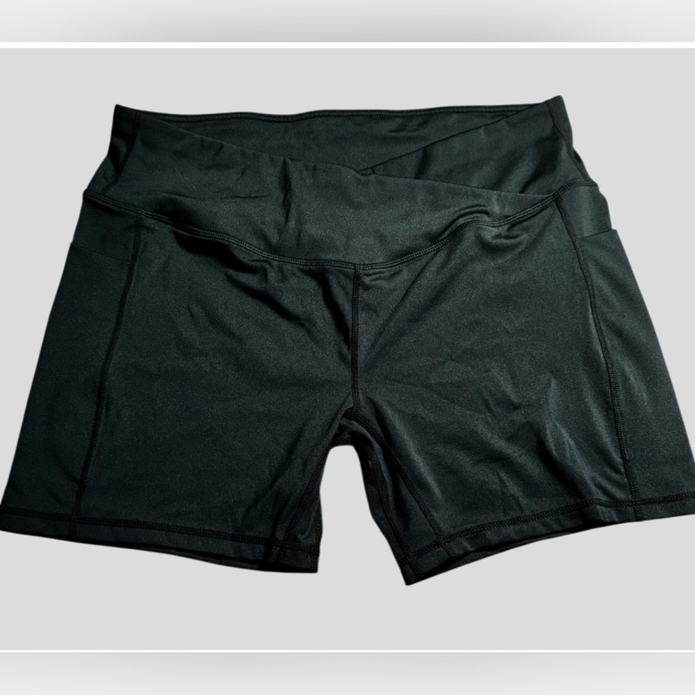 NWOT Women's Gray High-Waisted Shorts
